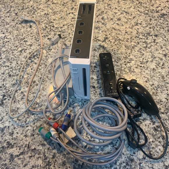 Video Games & Consoles Nintendo Wii Console With Controller And Wires